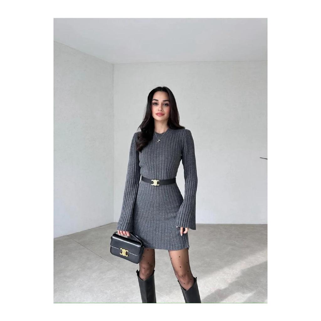 Женское зимнее трикотажное платье мини в рубчик
