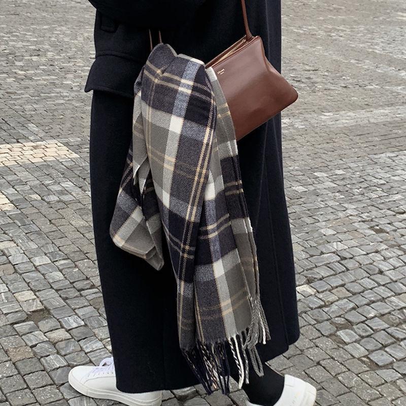 Milky Beige Plaid Thickened Scarf: Korean Style for Winter 2025