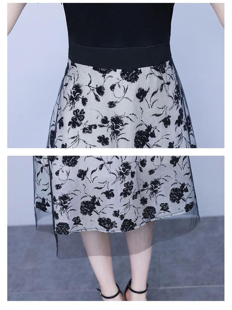 Женское черное платье с сетчатыми вставками, имитирующее костюм из двух частей, с короткими рукавами, лето 2024 - Дизайн со шнуровкой, подчеркивающий талию.