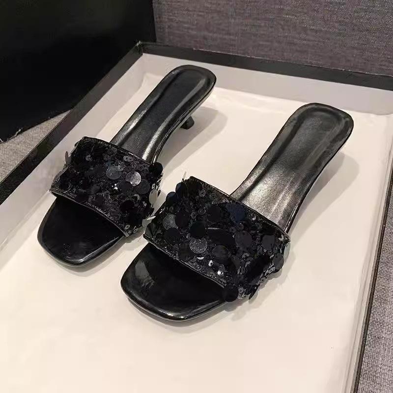 Wear Xiaoxiangfeng fashionable silver sequined open-toed slippers for women's summer 2025 new sexy thick heel sandals