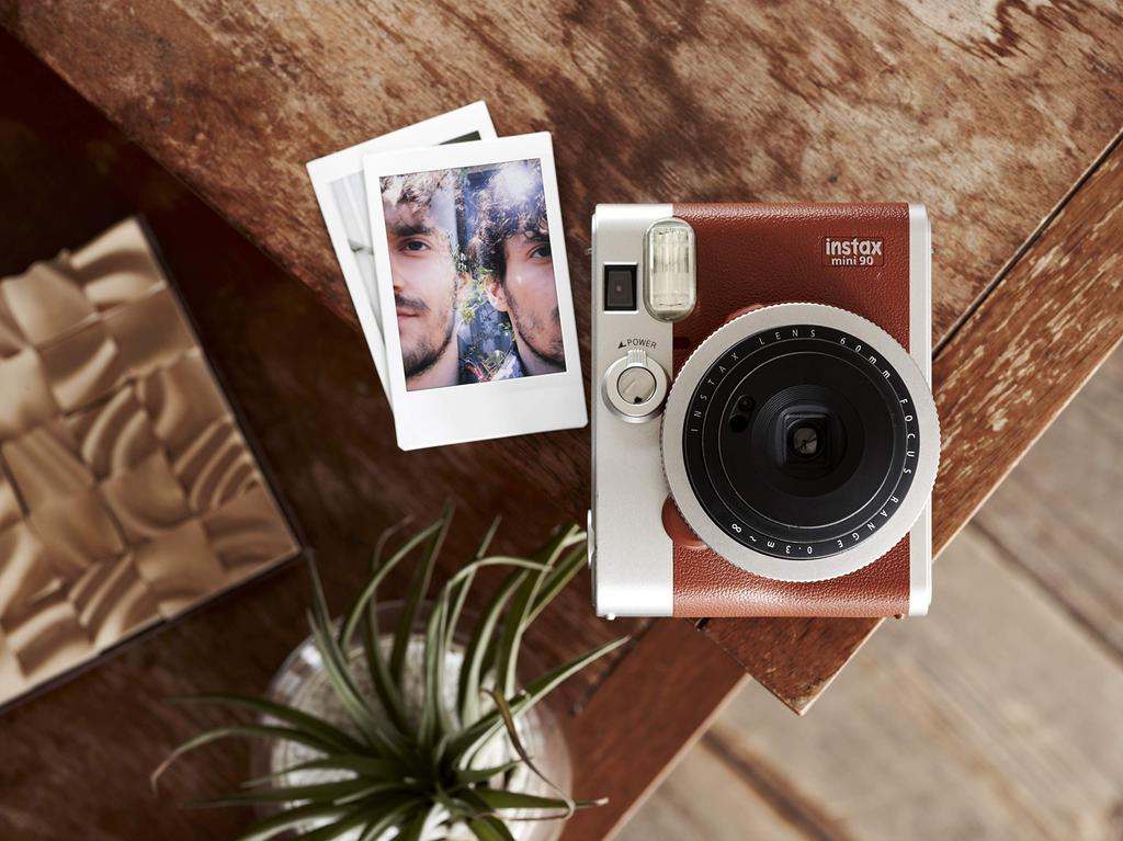 Fujifilm Фотоаппарат мгновенной печати Instax Mini 90 Neo Classic Brown INSTAX MINI 90 BROWN