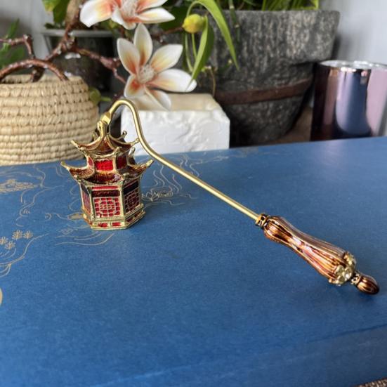 Metal Candle Snuffer Long Handle Candle Wick Flame Extinguisher Putting Out Candle Extinguishing Tool Decorative Candle Accessory