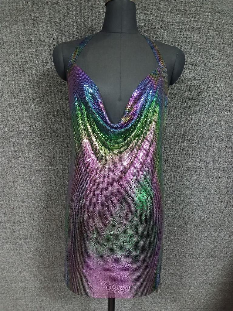 Платье с глубоким вырезом и металлическими пайетками LBZ1352