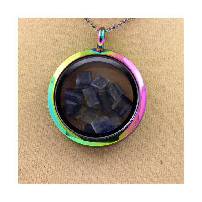 Pierres et Minéraux. Collier Kyanite brut. Modèle multicolore.