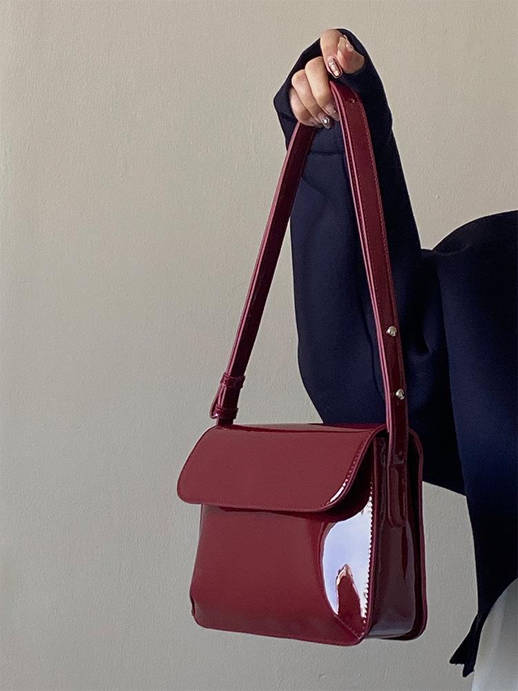 Retro Red Patent Leather Small Square Bag Underarm Bag 2025 New Fashionable Versatile Square Portable Shoulder Bag Messenger Bag