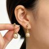 Серьги из 18-каратного золота и титановой стали с неровным жемчугом - Роскошный, Уникальный и Модный Дизайн.