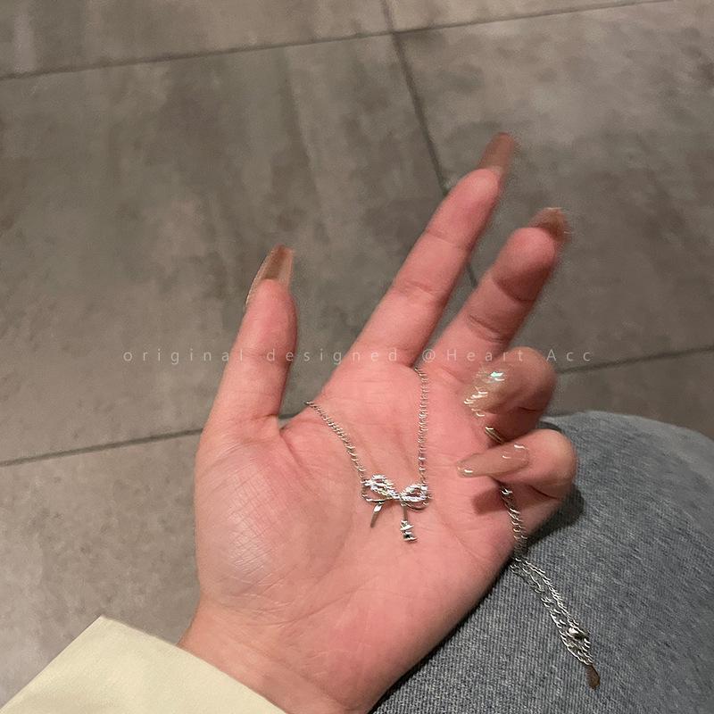 Высококлассное колье на ключицу с цирконом и бантом: Элегантный, Универсальный Летний Аксессуар с Модным и Простым Дизайном