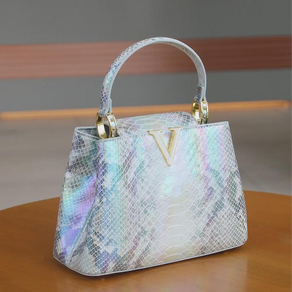 Сумка класса люкс Himalaya V-образной формы с градиентом и узором под змею (2024)