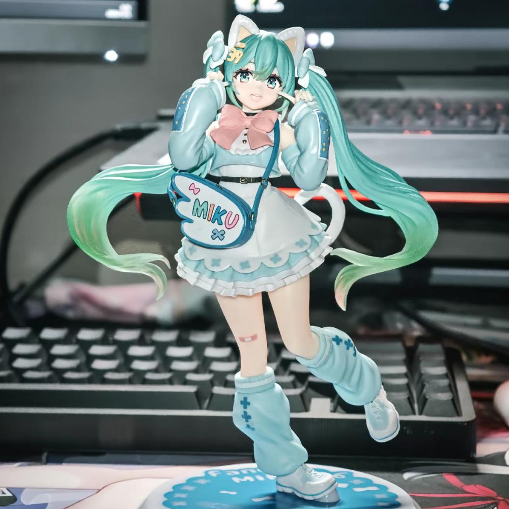 In Stock Genuine Hatsune Miku Cute Fashion Scene Model Collection Desk Toy Collectible Kawaii Action Figure Birthday Gift