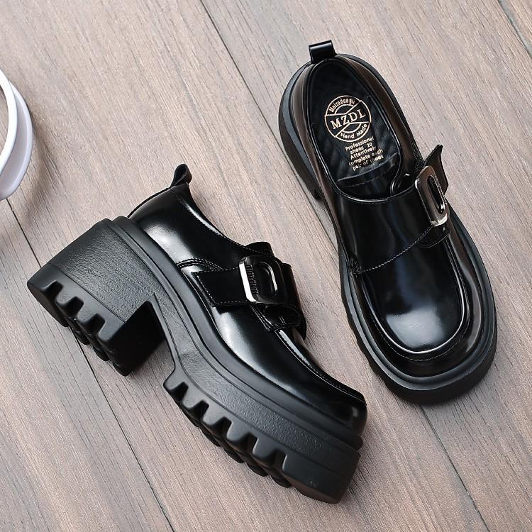 Маленькие кожаные туфли женские 2025 осень новые в британском стиле на платформе с круглым носком универсальные увеличивающие рост лоферы на толстом каблуке JK одинарные туфли