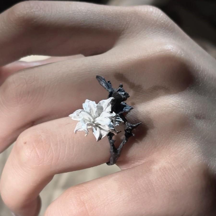 Black and White Mandala Flower Ring for Women Personality Metal Punk Party Finger Ring Fashion Jewelry Accessories