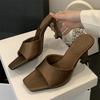 Модные атласные квадратные женские тапочки с квадратным носком, лаконичные тонкие высокие каблуки, банкетные сандалии, женская обувь