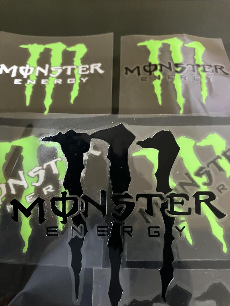 Типовой продукт с печатной отделкой. Прозрачная режущая наклейка Профессиональная Monster Energy Monster Energy