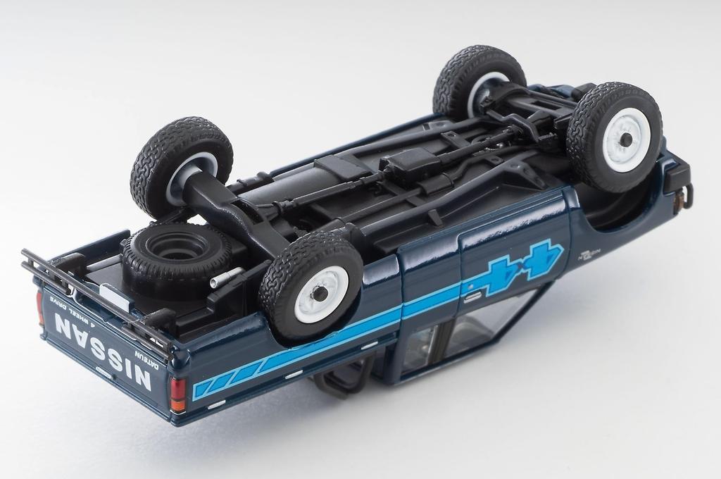 TOMYTEC Tomica Limited Vintage Neo Nissan Truck 4X4 King Cab североамериканская спецификация синий готовый продукт 332855 1/64 LV-N321b