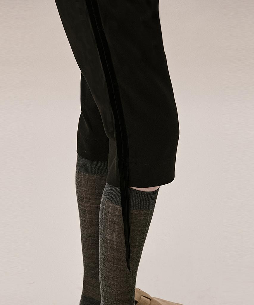 AHWE Slim Fit Bermuda Pants_Black