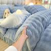 Утолщенный комплект зимнего постельного белья из кроличьего велюра: Пододеяльник из молочного бархата, юбка для кровати из кораллового флиса, двусторонний флис