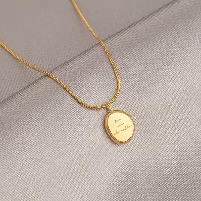 Женское ожерелье из титановой стали с золотым покрытием класса люкс - Не выцветающее, Универсальное, Модное колье-чокер на ключицу.