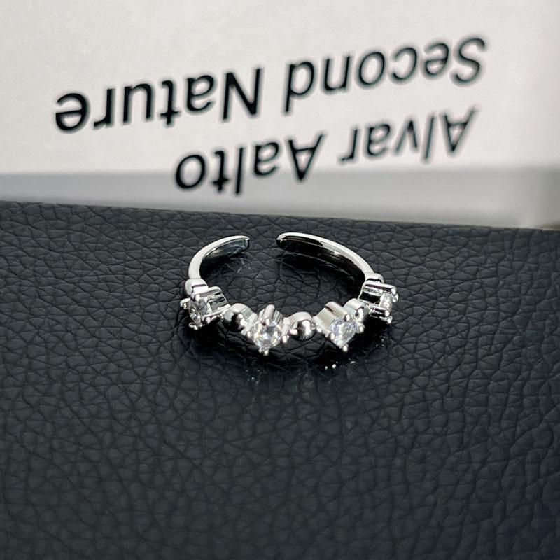 Geometric light luxury, high-end sense, thin ring, personalized opening ring, Japan and South Korea cross-border simple micro-inlaid four-leaf