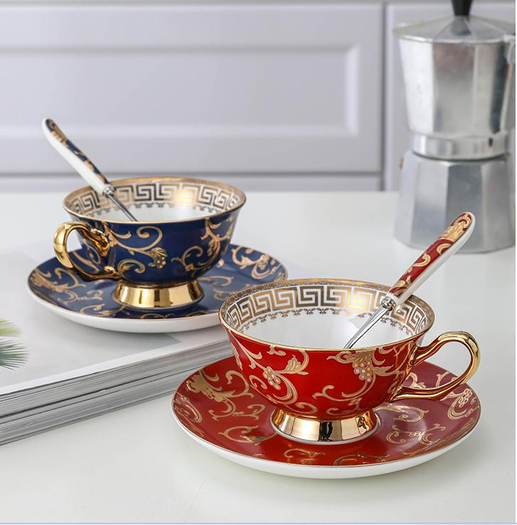 Европейская кофейная чашка из костяного фарфора, набор чайных принадлежностей для кафе, набор ложек и блюдец, роскошная керамическая кружка, фарфоровая чайная чашка высшего качества, посуда для вечеринок