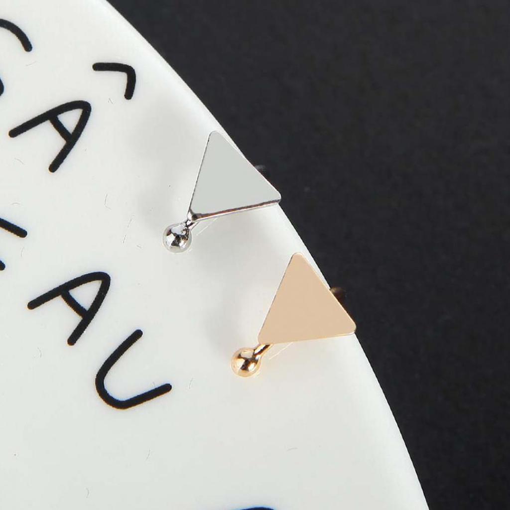 Клипса на ухо в виде полукольца с треугольником, сердечком или звездой