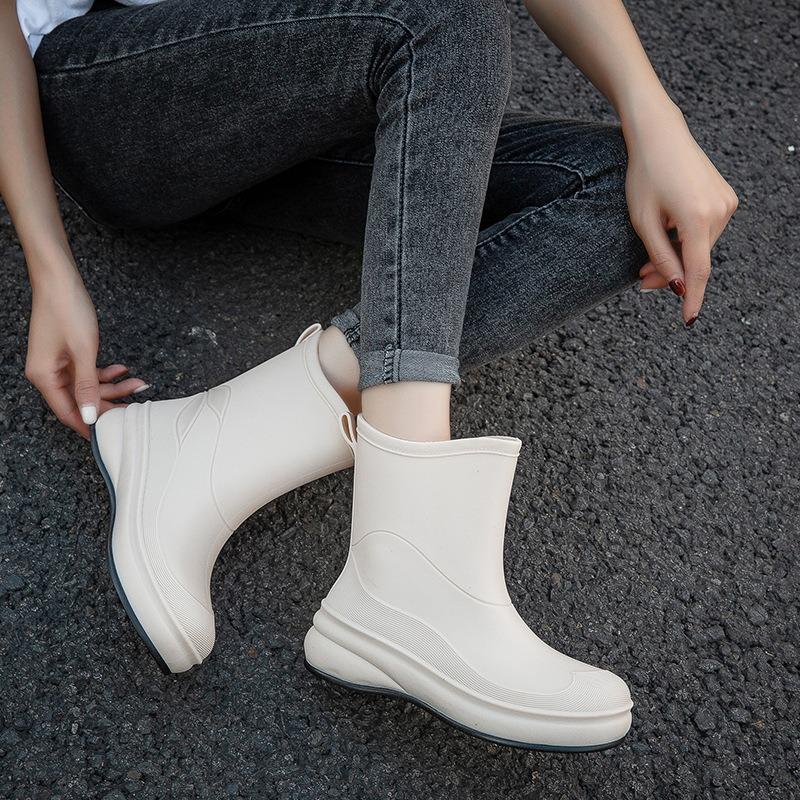 Outdoor Rain Shoes Fashionable Adult Waterproof Shoes Warm Short Rain Boots Women's Velvet Thick-soled Non-slip Versatile Rubber Shoes