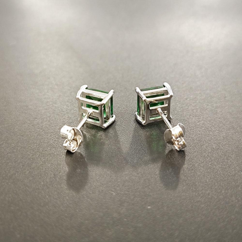 Квадратные серьги-гвоздики из серебра 925 пробы с синим, красным и зеленым цветом и фианитами