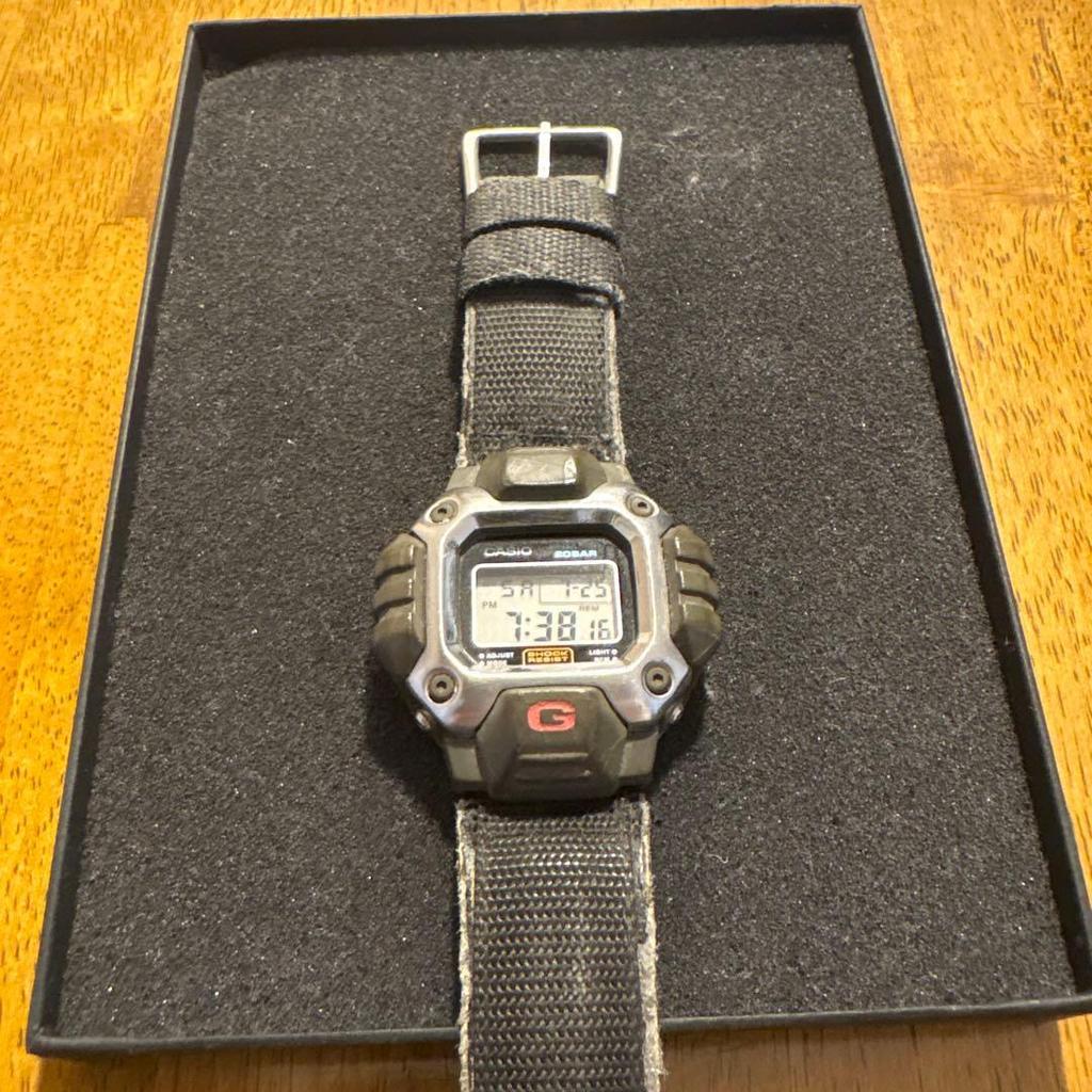 Б/у CASIO G-SHOCK DW-6400, широко известный как Gundam