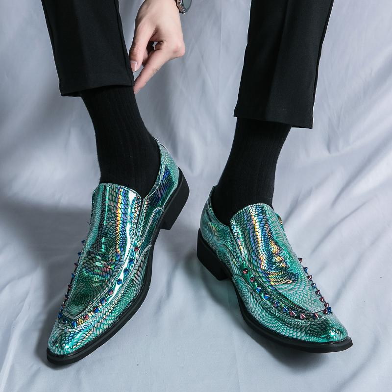 Красочные мокасины мужские PU узор заостренные заклепки декоративные деловые повседневные туфли на низком каблуке модные стилисты банкетные мужские туфли