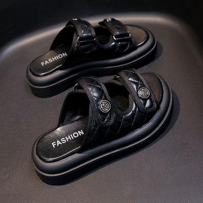 Тапочки на липучке интернет-знаменитости на платформе женская летняя одежда 2024 года новые плоские сандалии школьная обувь пляжная обувь