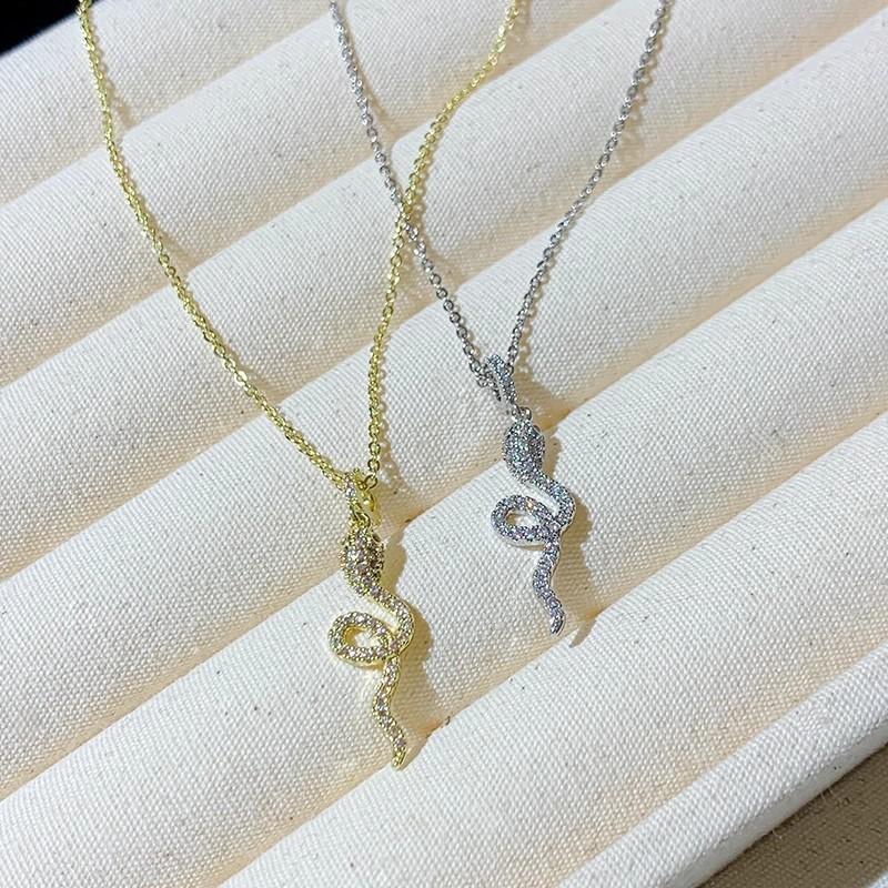 Small Snake Necklace Women's Sweater Chain Snake Pendant Necklace Light Luxury Niche Collarbone Chain Women's High-end Feeling