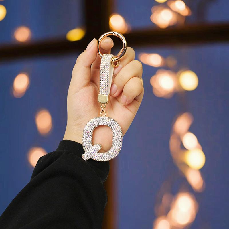 1 шт. Брелоки Идеальный подарок Дизайн с буквой Блестящий брелок Аксессуар Дизайн с полными стразами Подвеска на удачу 26 букв алфавита