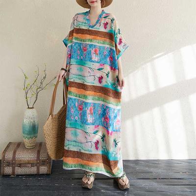 Летнее длинное платье с V-образным вырезом