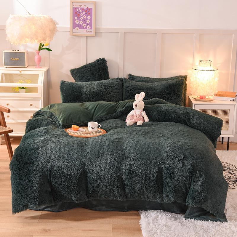 "Mink Velvet Plush Winter Bed Set: Four-Piece Solid Color Quilt Cover"