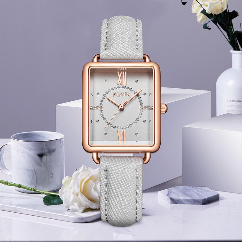 Watch Ladies, Fashionable Retro Square Watch Roman Scale Elegant Diamond-Encrusted Leather Women'S Watch 7027