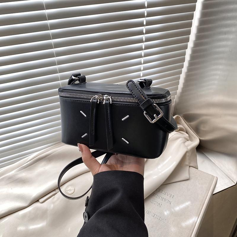 Повседневная корейская версия маленькая квадратная сумка 2024 зимняя новая сумка женская индивидуальная простая сумка-мессенджер ретро модная сумка через плечо