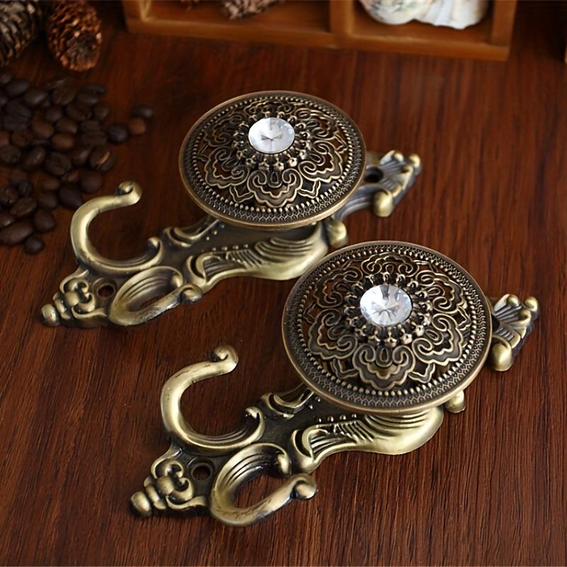 2 крючка для штор из высококачественного цинкового сплава с точечным сверлением и муаровым металлом - подходят для украшения штор на балконе, в спальне и гостиной, добавляя нотку роскоши