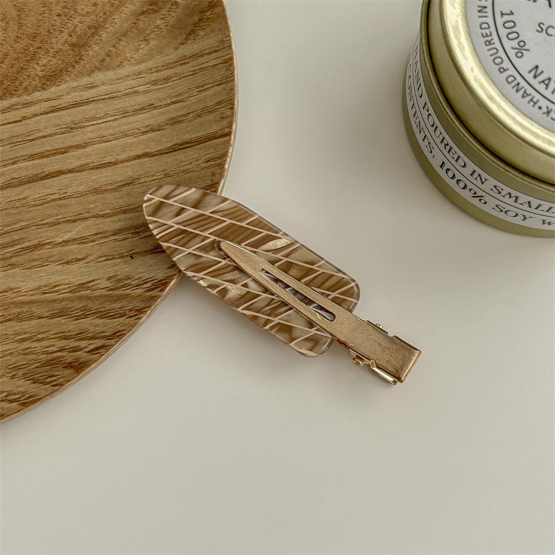 Элегантная весенняя французская шпилька: Высококачественная бесшовная боковая заколка для челки