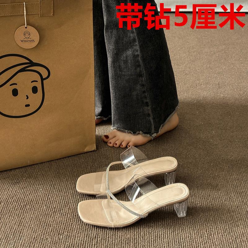 Женская верхняя одежда на высоком каблуке 2025 лето новая мода круглый носок толстый каблук интернет-знаменитость хрустальные шлепанцы женские сандалии женские