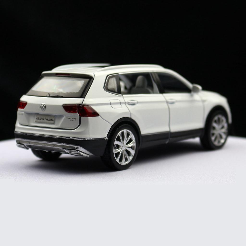 1/32 Volkswagen Tiguan L Внедорожник Модель игрушечной машины Литой сплав Миниатюра Инерционная Звук и свет Коллекция Подарок для детей Мальчиков Ребенка