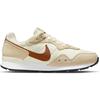 Nike Venture Runner Широкие женские кроссовки с кокосовым молоком кремовые Rugged-Orange Sesame DM8454-105