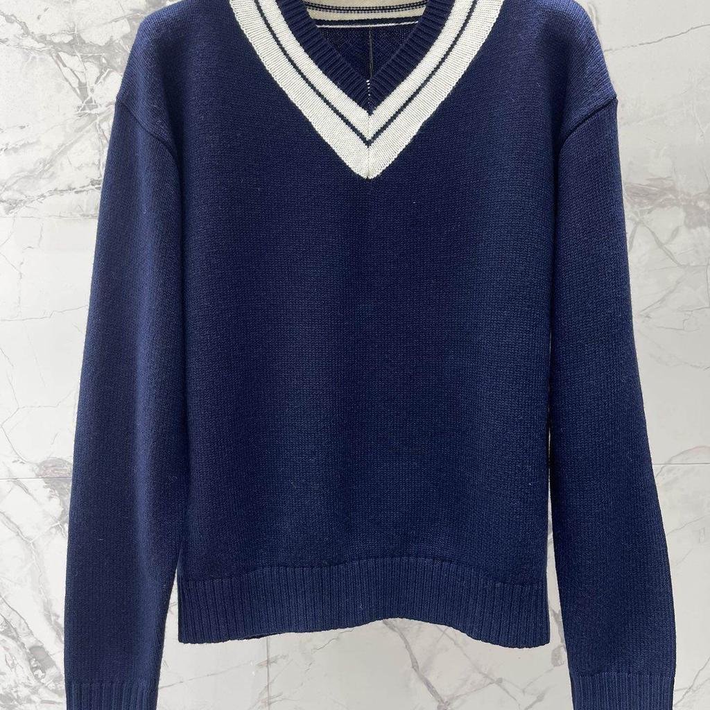 26 early autumn new fashion lazy wind splicing V-neck knitted sweater, classic wool heavy industry letter embroidered top