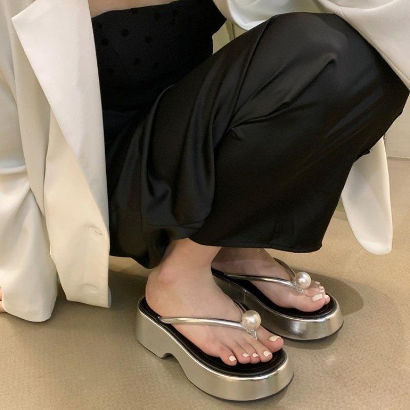 Модные женские тапочки на платформе, летние, новые, с круглым носком, с жемчужной мягкой подошвой, противоскользящие, износостойкие шлепанцы