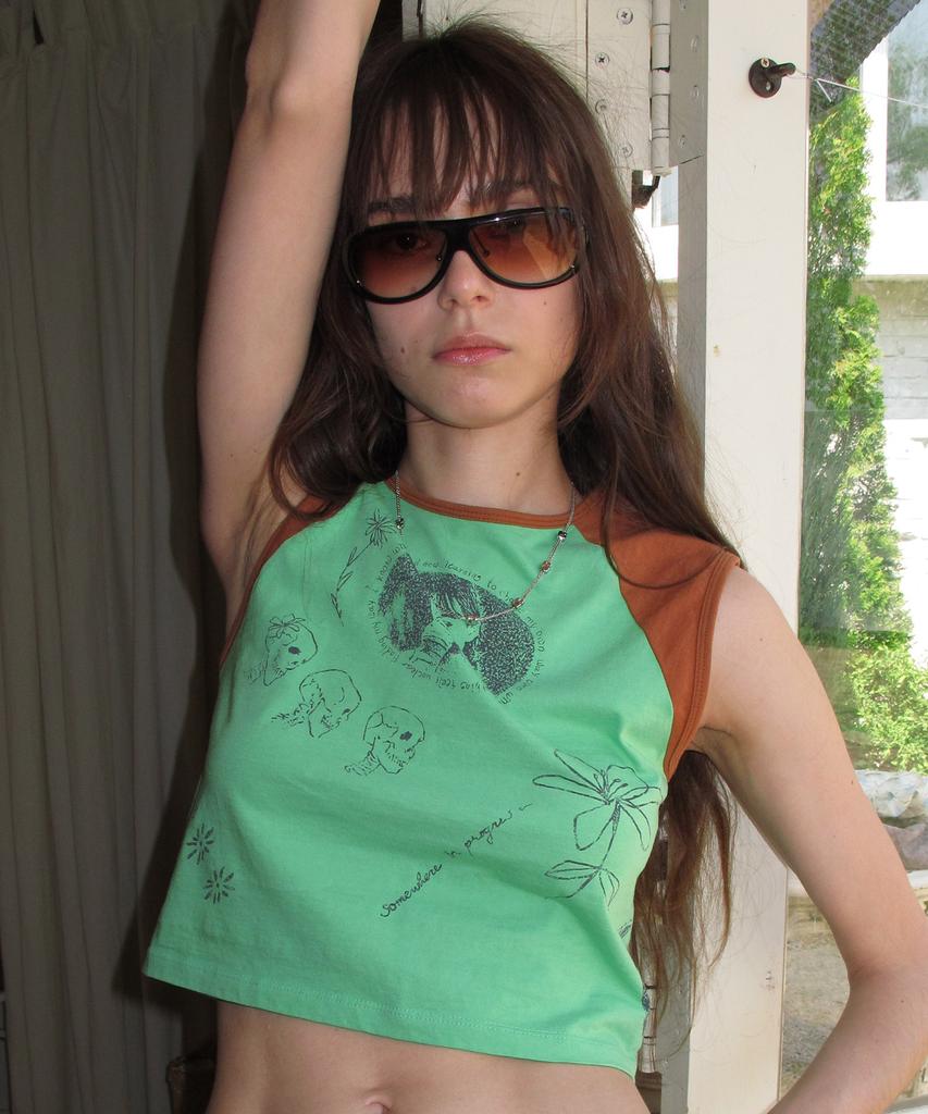 CENTAUR.KR Doodle Raglan Sleeveless Top_Green