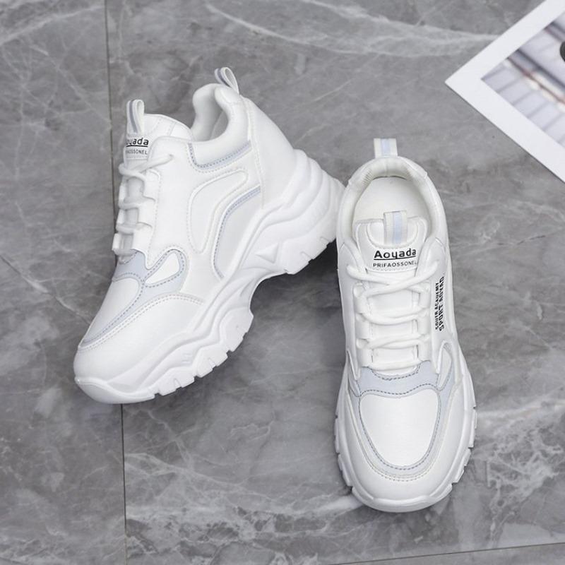 Маленькие белые туфли с внутренней высотой, увеличивающей рост, кроссовки в стиле «папиных», осенние новые кожаные повседневные спортивные туфли, женская платформа, женская обувь