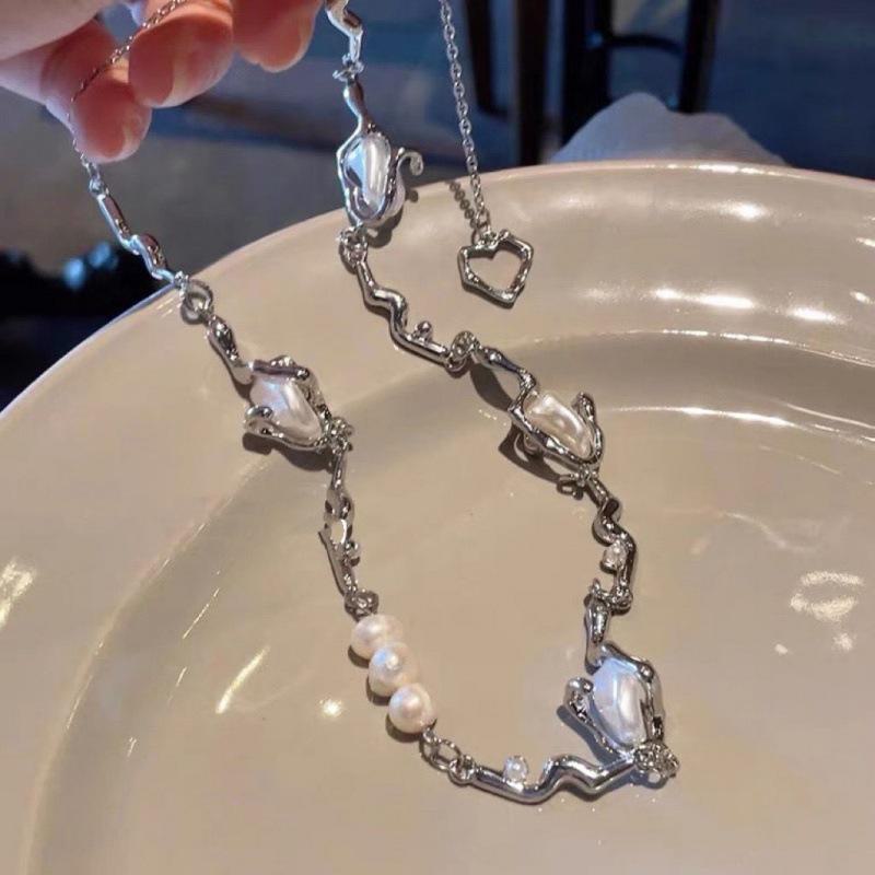 Многослойное циркониевое ожерелье и молочно-бело-голубые серьги Love: Элегантный и шикарный комплект цепочек на ключицу