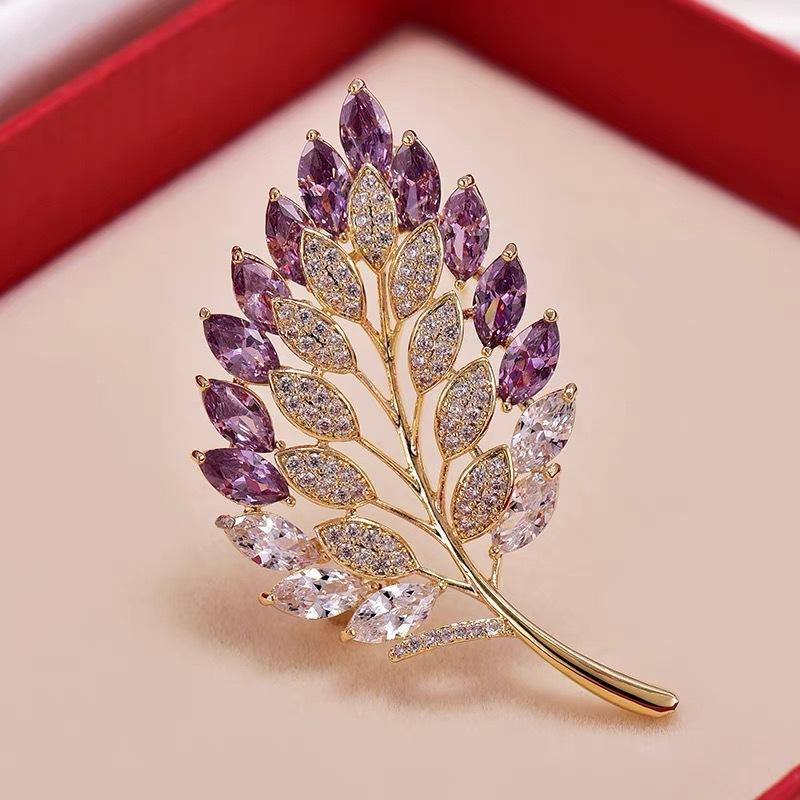 Exquisite Gradient Hollow Leaves Brooch For Women Temperament Plant Pins Party Bouquet Corsage Jewelry