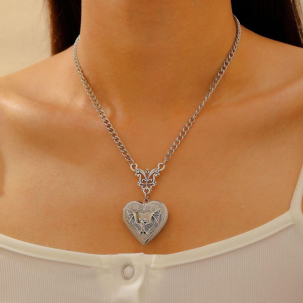 Retro Victoria Minimalist Mini Silver Peach Heart Necklace Photo Box Necklace Pendant