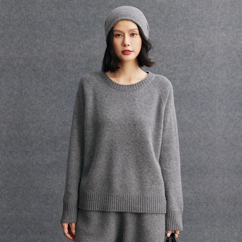 Women's Cashmere Raglan Sleeve Sweater - Winter 2026 New Arrival, Round Neck, Gentle Style, Loose Fit, Slimming Warm Base Layer.