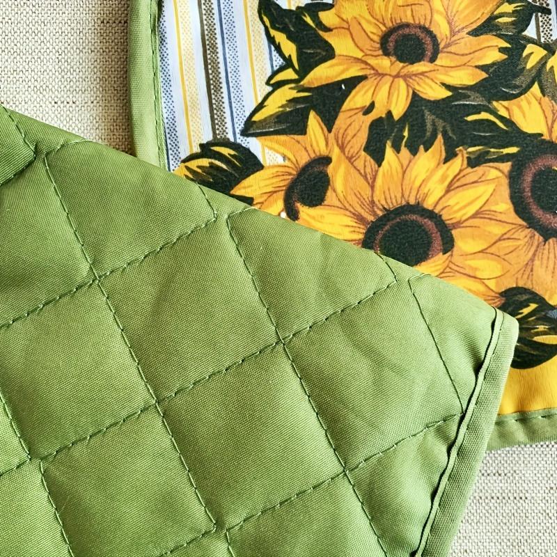 Stay Warm and Safe In the Kitchen with 2-Pack Creative Heat-Resistant Gloves - Suitable for Microwave, Oven, and Dishwasher - Keep Your Hands Cozy