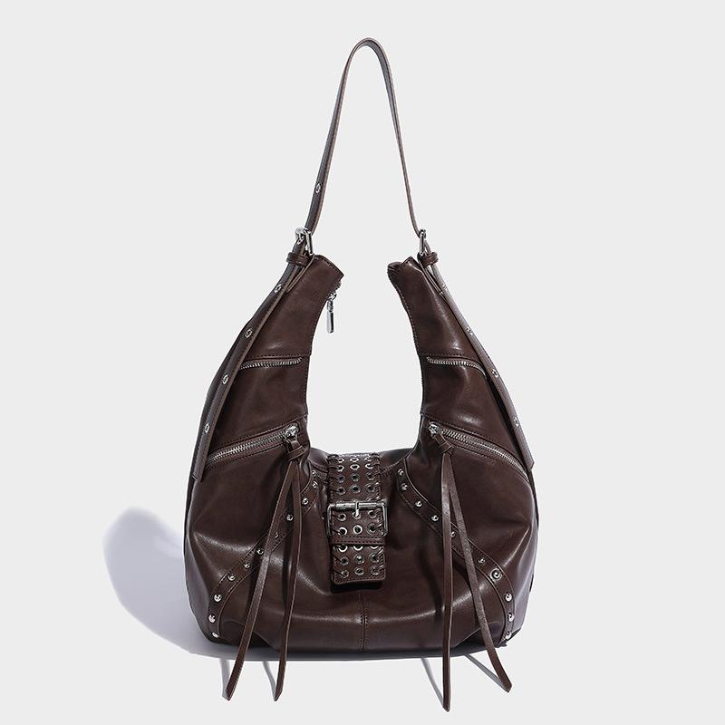 Niche Retro Hot Girl Oil Wax Leather Commuter Handbag Autumn Winter New Fashion Millennium Style Rivet Single Shoulder Horn Bag